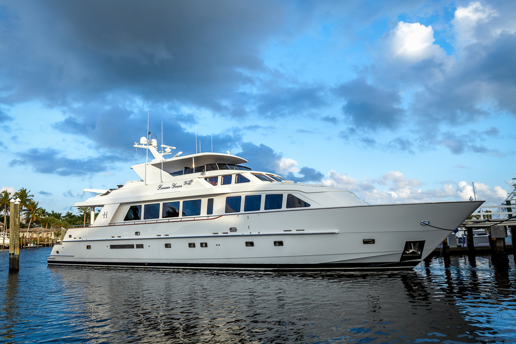 Yacht FOREVER YOUNG, Hargrave Motor Yacht CHARTERWORLD Luxury
