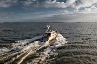 Luxury-yacht-AY74-running
