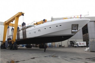 Mega-Yacht-Mangusta-165-hull-7