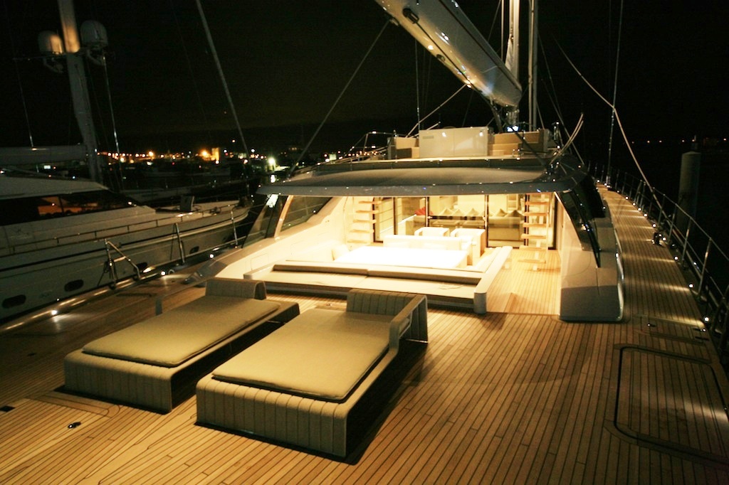 RED%20DRAGON%20-%20The%20Aft%20Deck%20Space%20(Photo%20by%20Axel%20Clark).jpg