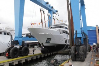 Superyacht-AZUL-a-Benetti-Delfino-93-yacht-Benetti-Class-Range