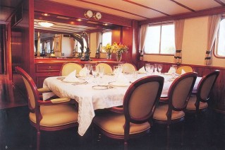 achilliesdining1