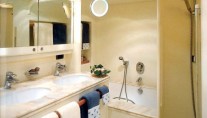 bagatelle_bath
