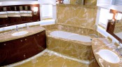 Owners bathroom - RP 110 Horizon Yacht Lady Gaga