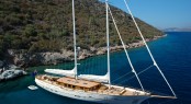 40m Archipelago modern classic sailing yacht ZanZiba at anchor