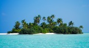 Rhihveli Baby Island (Bird Island) in the lagoon