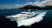 Fairline Squadron 78 CUSTOM Yacht at full speed
