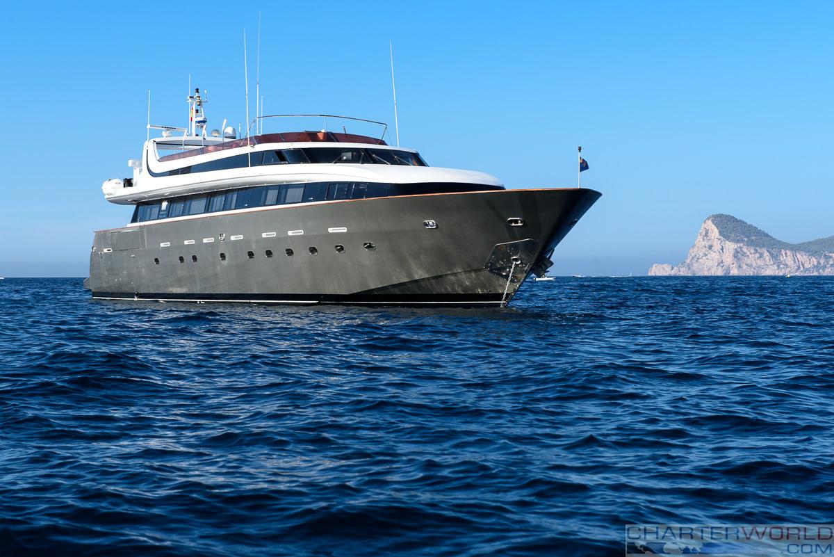 Motor yacht OCEAN GLASS — Yacht Charter & Superyacht News