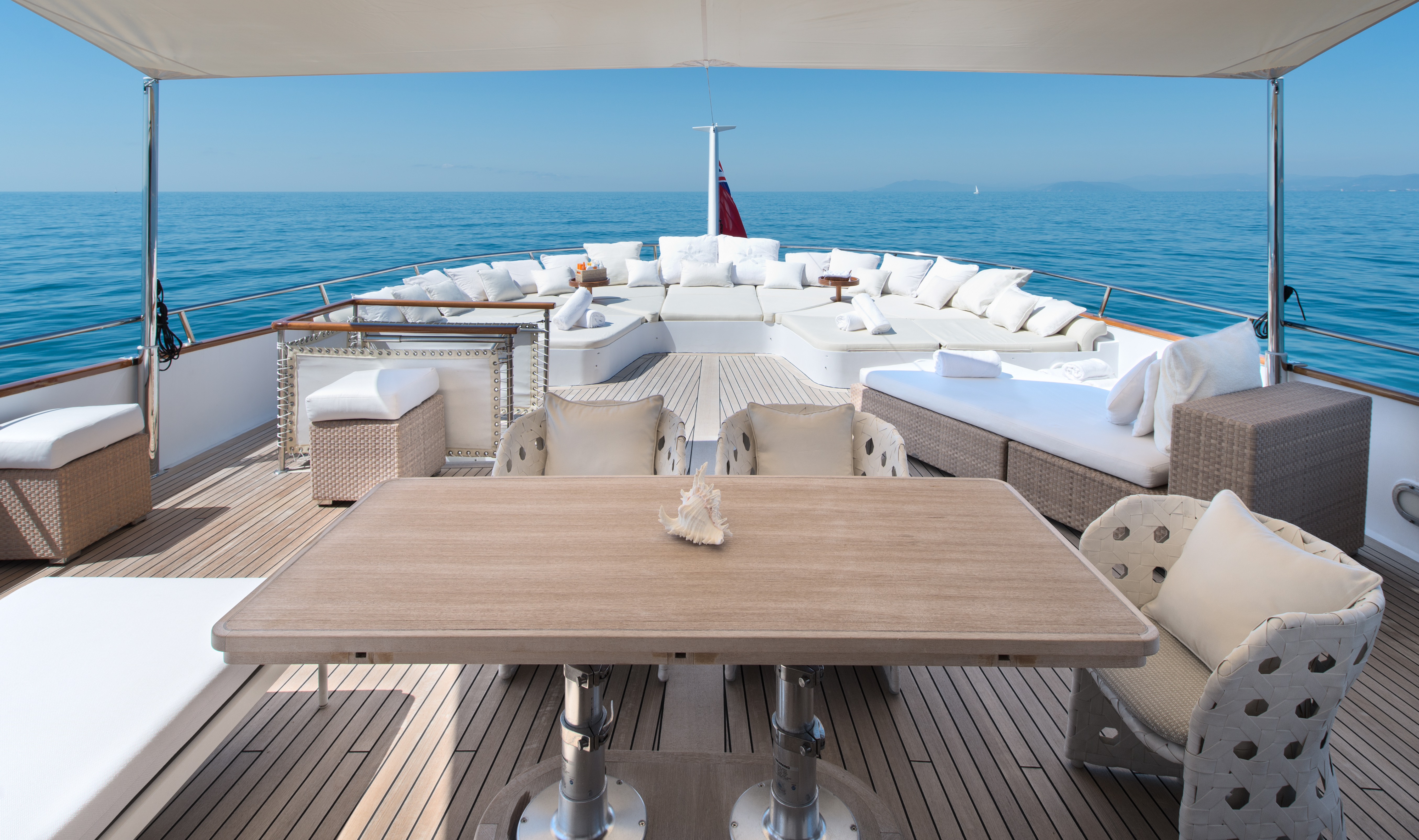 Motor yacht SIRAHMY Aft upper deck — Luxury Yacht Charter