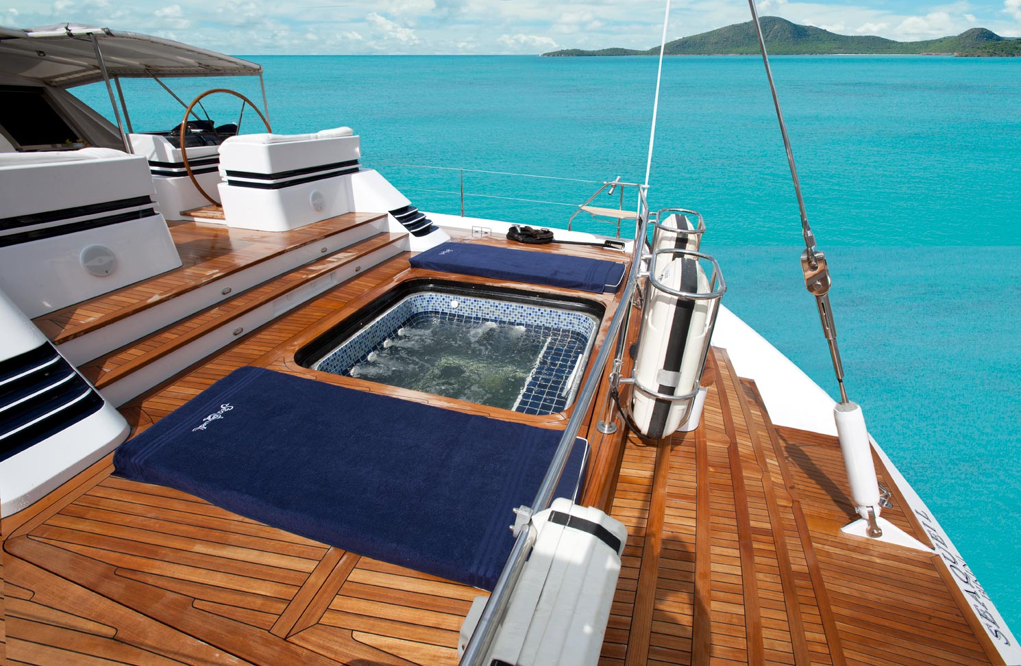 Luxury yacht SEAQUELL Hot tub — Yacht Charter & Superyacht News