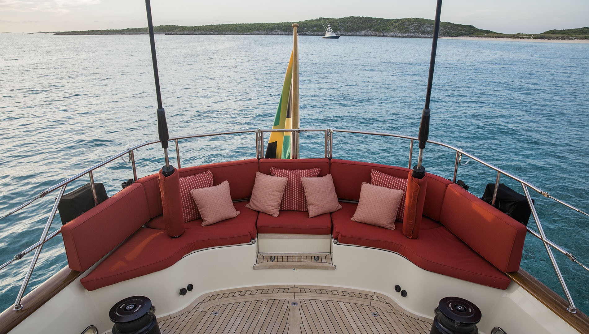 Charter sailing yacht Tenacious in the Bahamas — Yacht Charter