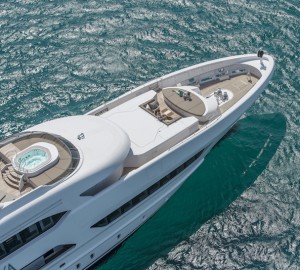 Motor yacht ASYA - Sundeck spa pool and sunpads with outdoor lounging area on bow