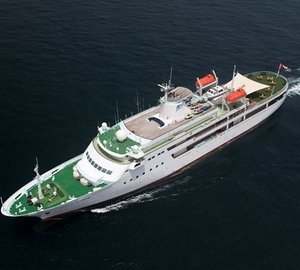 Cruising On Yacht LOALOAT AL BEHAR