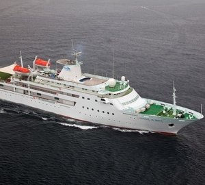 Cruising On Board Yacht LOALOAT AL BEHAR