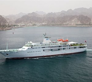 Cruising Aboard Yacht LOALOAT AL BEHAR