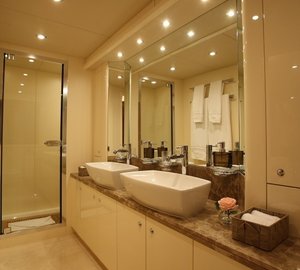 The 28m Yacht HONEY BEAR