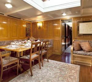 Eating/dining On Board Yacht SHAMROCK V