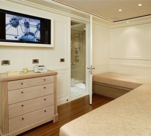 Twin Bed Cabin Aboard Yacht PERLE BLEUE