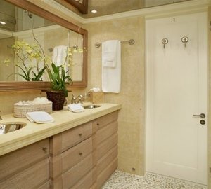 Twin Bed Bath On Yacht PERLE BLEUE