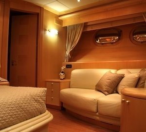 Sitting: Yacht BLUE BREEZE's Guest's Cabin Pictured