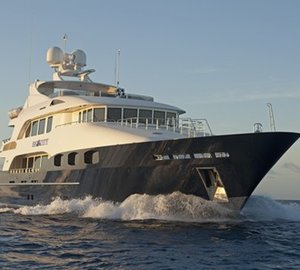 Forward Aspect: Yacht WAKU's Cruising Image