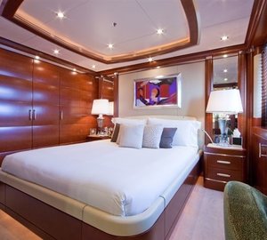 Guest's Cabin On Yacht LATITUDE