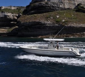 Ship's Tender: Yacht KERI LEE III's Cruising Photograph