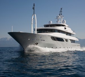 Forward: Yacht SYNA's Cruising Photograph