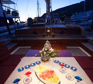 SY Lauran Dining Deck Table