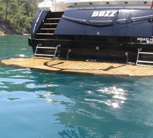 28m M/Y LEADING FEARLESSLY