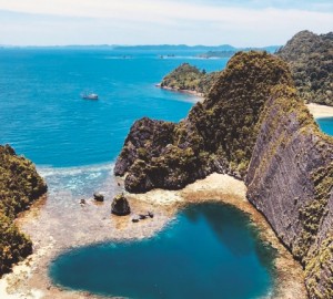 Beautiful Heart Shaped Sea Pool