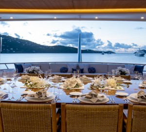 Uppr Deck - Alfresco Dining Area In The Evening