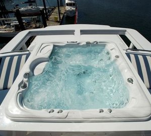 Life On Yacht ALUMERCIA