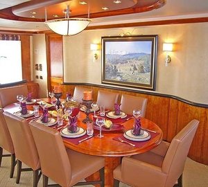 Eating/dining Saloon On Board Yacht ARMS REACH