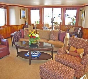 Sitting: Yacht ARMS REACH's Saloon Captured