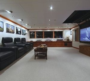 Sky-lounge Aboard Yacht SILVER CLOUD