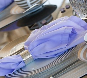 Close Up: Yacht MY LITTLE VIOLET's Eating/dining Image