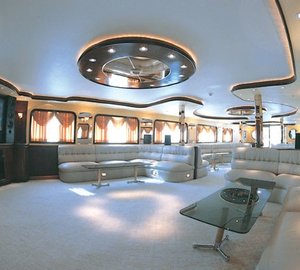 Profile Aspect: Yacht GOLDEN HEAD's Premier Saloon Captured