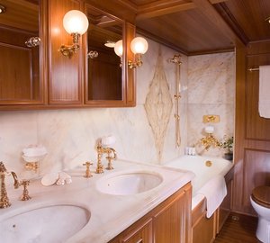 Bath On Board Yacht FLEURTJE