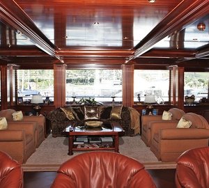 Starboard Side: Yacht APOGEE's Sky-lounge Captured