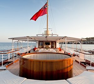 Life On Yacht SHEMARA