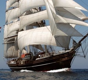 Forward Aspect: Yacht STAD AMSTERDAM's Cruising Captured