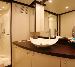 The 30m Yacht QUID PRO QUO