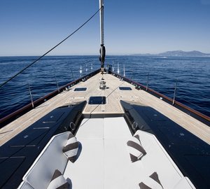 Life On Yacht MOONBIRD