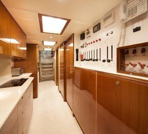 The 39m Yacht DUMB LUCK