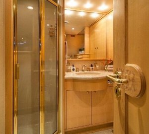 The 39m Yacht DUMB LUCK