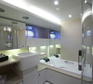 Bath On Yacht LIONSHARE