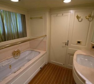 The 39m Yacht OKTANA