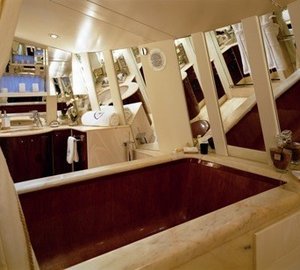 Main Master En Suite On Yacht COSTA MAGNA