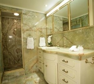 Main Master En Suite On Board Yacht SECRET LIFE